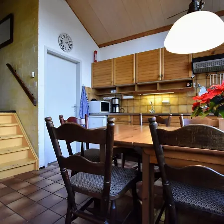 Wooden Holiday With Private Terrace & Garden In אלטן