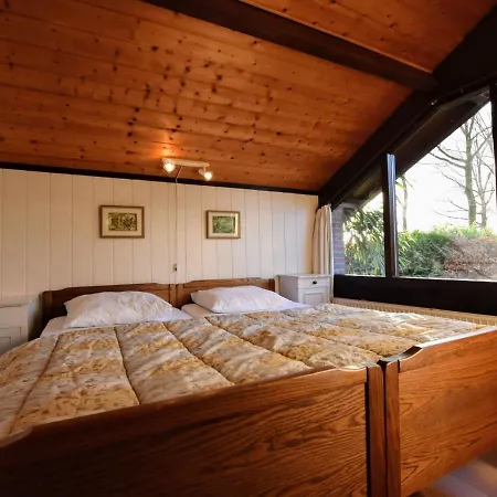 בית נופש Wooden Holiday With Private Terrace & Garden In אלטן