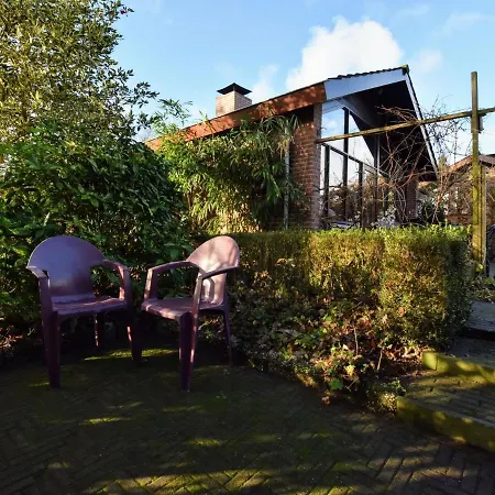 Wooden Holiday With Private Terrace & Garden In אלטן