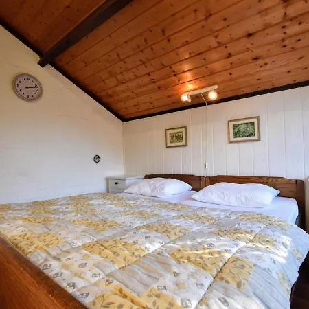 Wooden Holiday With Private Terrace & Garden In בית נופש