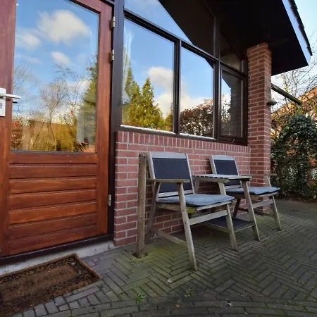 בית נופש Wooden Holiday With Private Terrace & Garden In