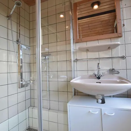 Wooden Holiday With Private Terrace & Garden In אלטן